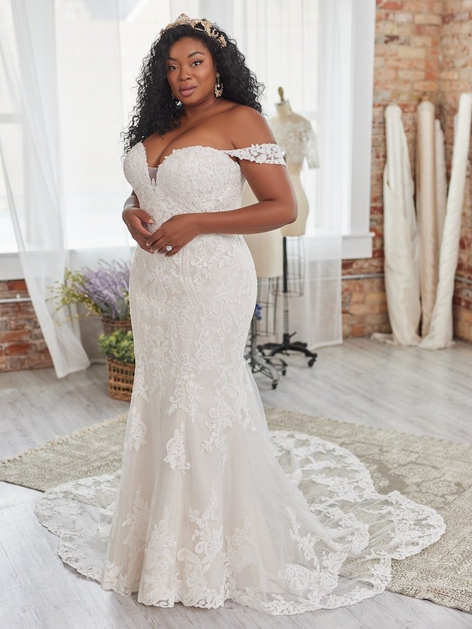 THE ULTIMATE GUIDE TO PLUS SIZE WEDDING DRESSES: EMBRACE YOUR BEAUTY, CELEBRATE YOUR LOVE - Love and Lee Apparel