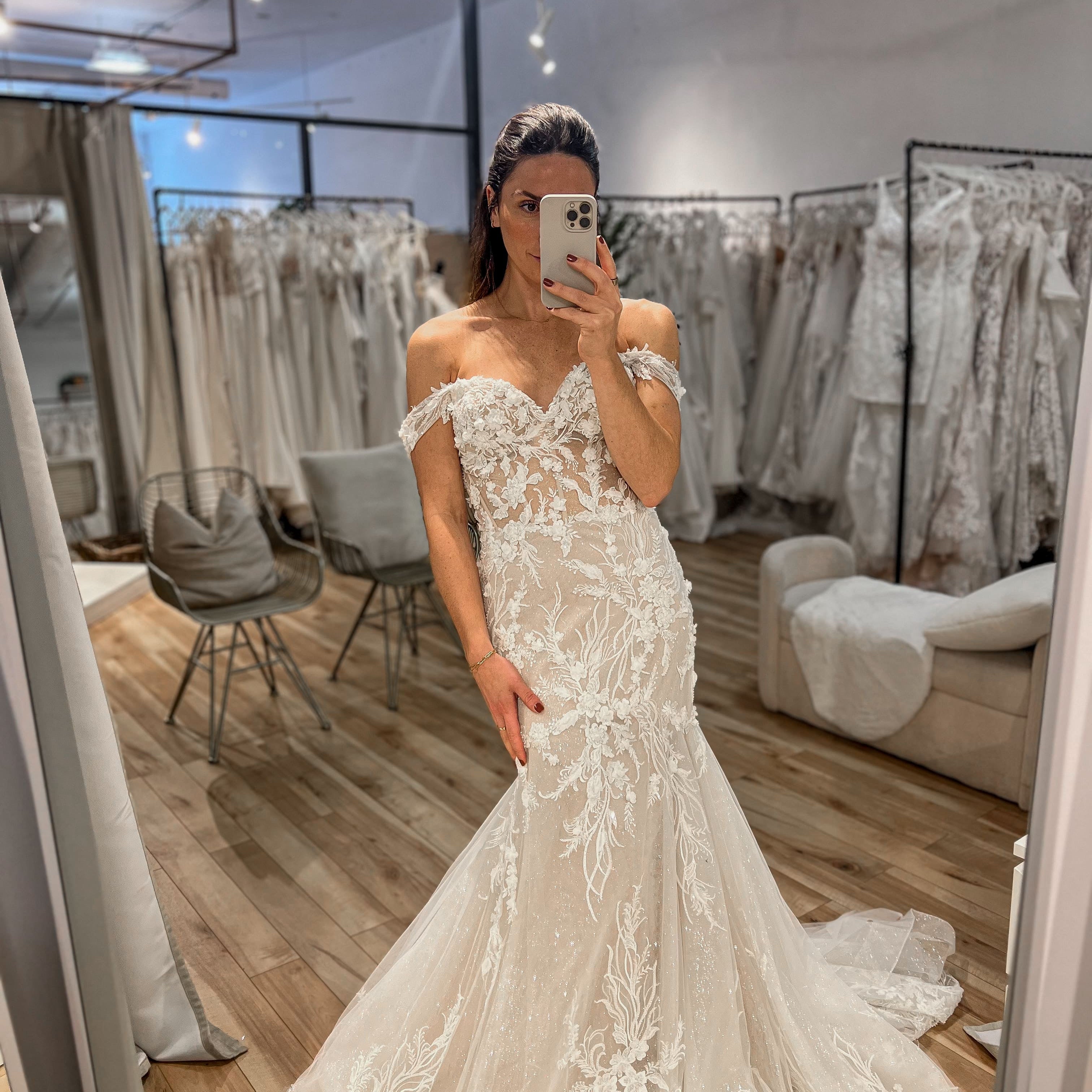 2025’s Best Wedding Dress Necklines for Every Bride
