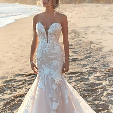 EMBRACE YOUR CURVES: LOVE AND LEE'S EMPOWERING PLUS SIZE BRIDAL DRESSES IN CANADA - Love and Lee Apparel