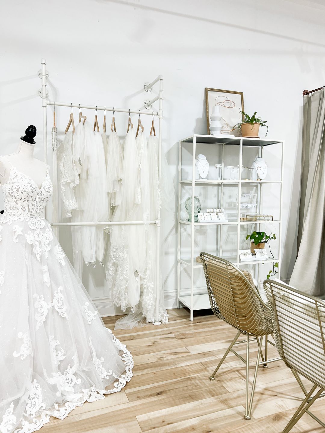 ELEGANCE KNOWS NO BORDERS: LOVE AND LEE'S BRIDAL DRESSES IN OTTAWA - Love and Lee Apparel