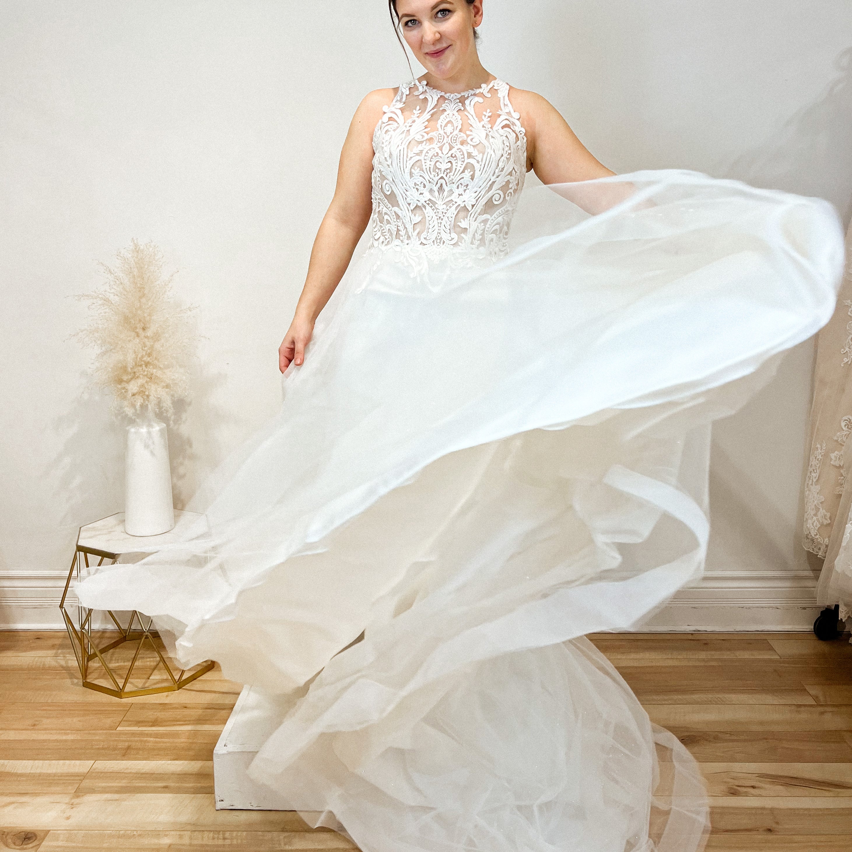 STRESS-FREE BRIDAL SHOPPING IN OTTAWA: TIPS FOR A FUN AND RELAXING SHOPPING EXPERIENCE AT LOVE AND LEE