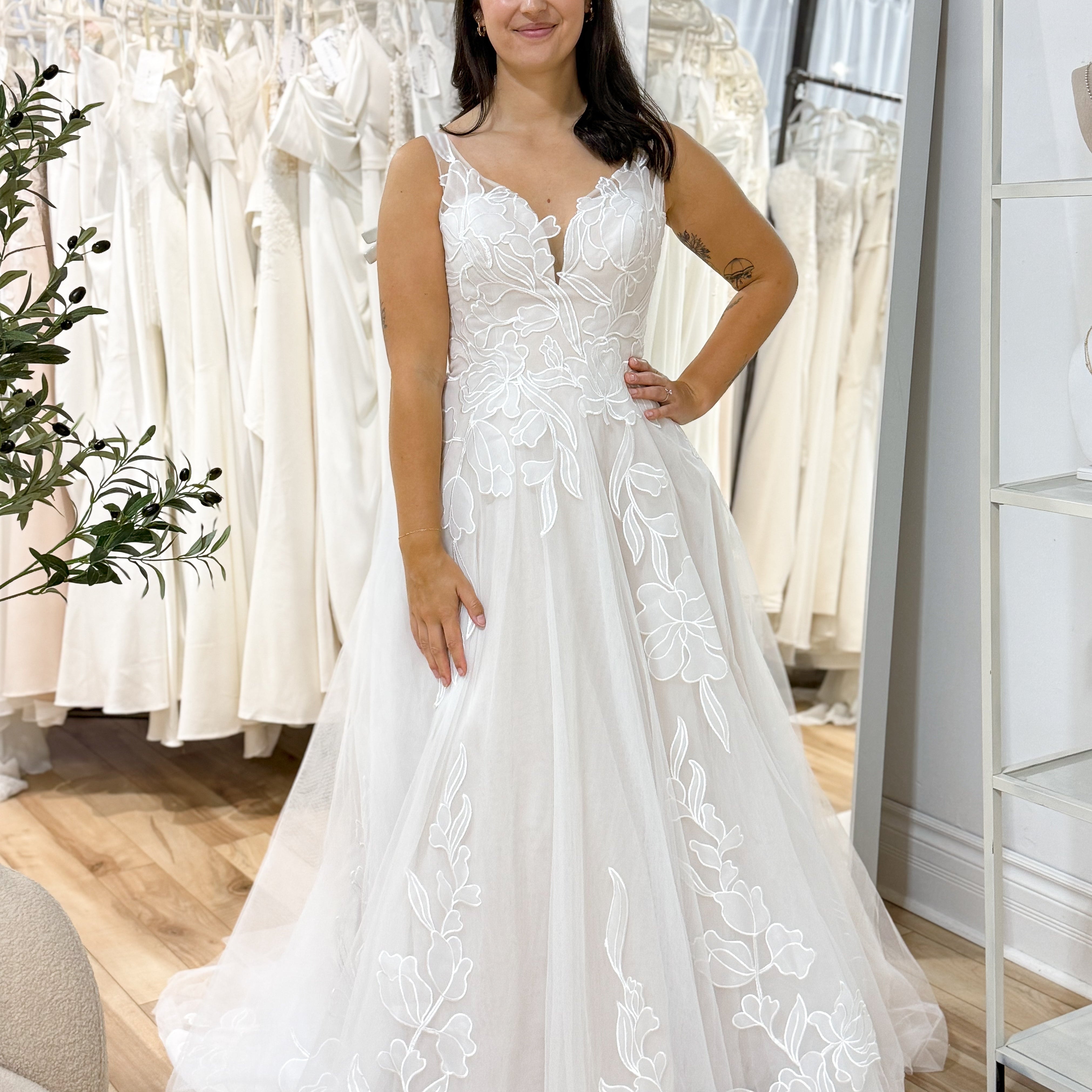 Bridal Dress Shopping Timeline: When to Book and Buy |Love a and Lee