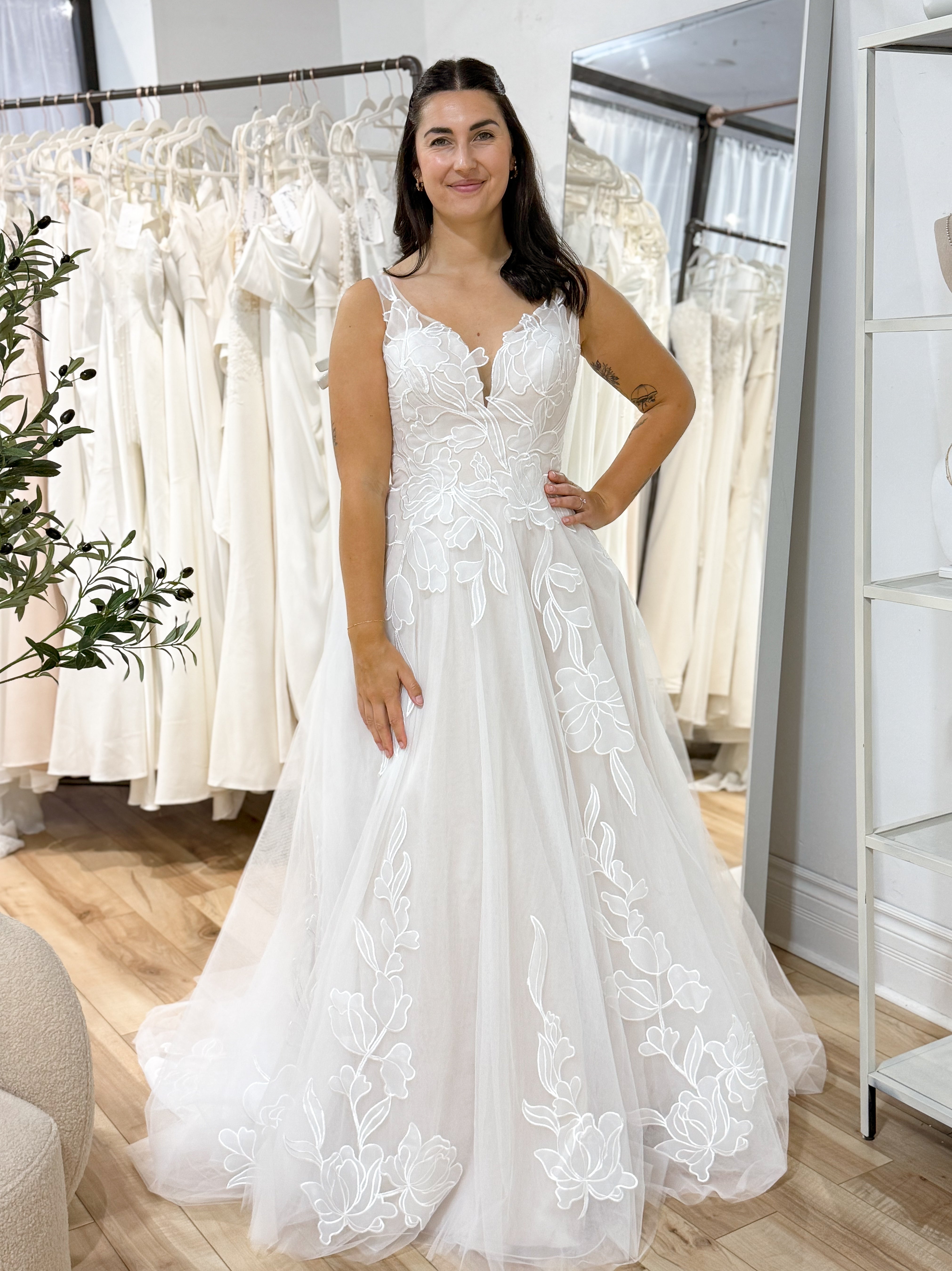 Bridal Dress Shopping Timeline: When to Book and Buy |Love a and Lee