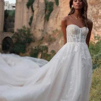 Effortless Elegance: How to Style a Non-Matching Bridal Party - Love and Lee Apparel