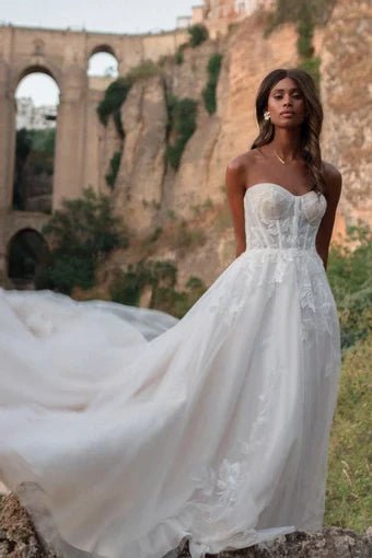 Effortless Elegance: How to Style a Non-Matching Bridal Party - Love and Lee Apparel