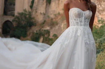 Effortless Elegance: How to Style a Non-Matching Bridal Party