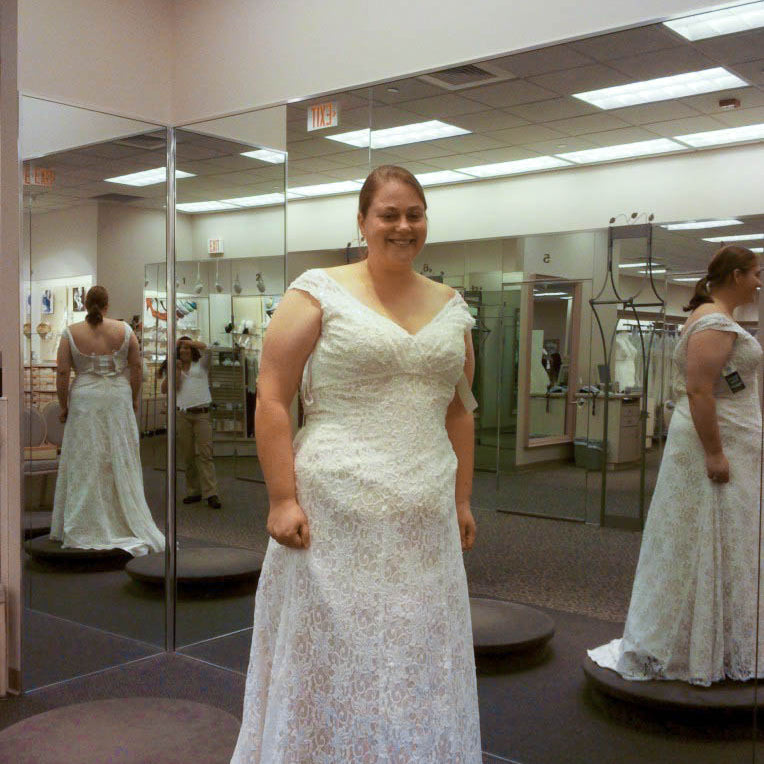 Get elegant plus size wedding dresses in Montreal