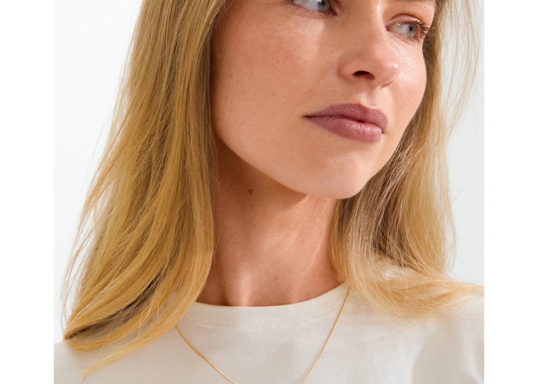 Trace Gold Flower Pendant Necklace - Love and Lee Apparel