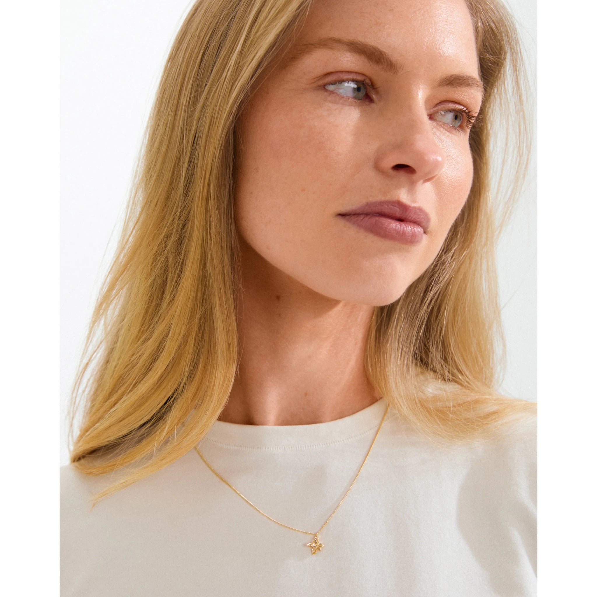 Trace Gold Flower Pendant Necklace - Love and Lee Apparel