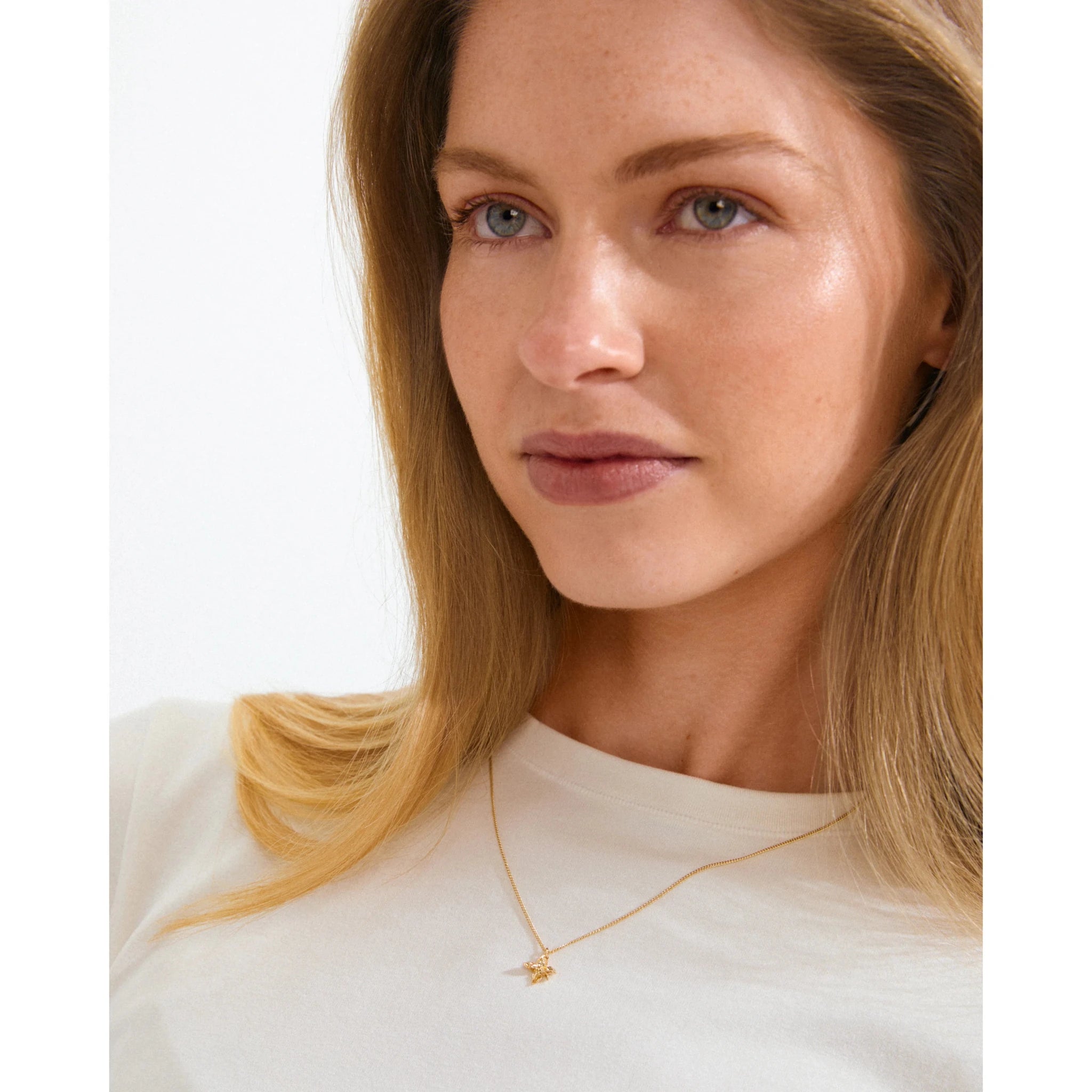 Trace Gold Flower Pendant Necklace - Love and Lee Apparel