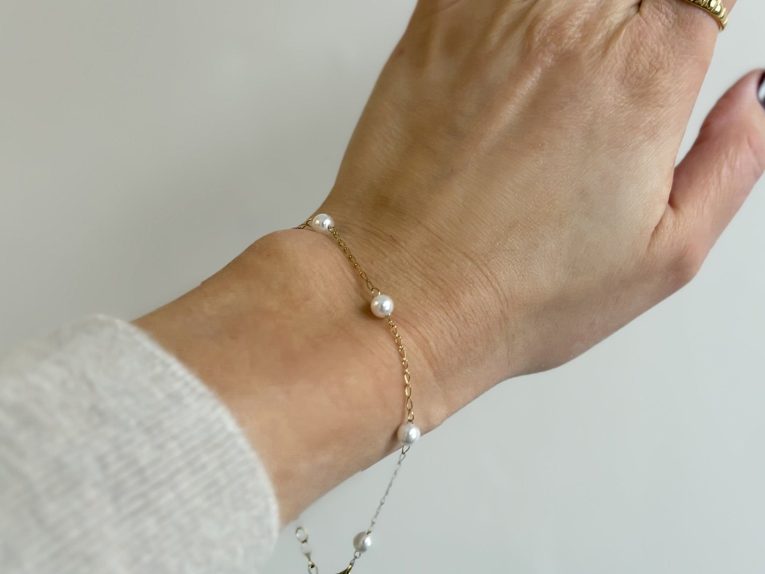 Pearl Bracelet with Dainty Gold Chain in 18K Gold Plated Steel - Love and Lee Apparel