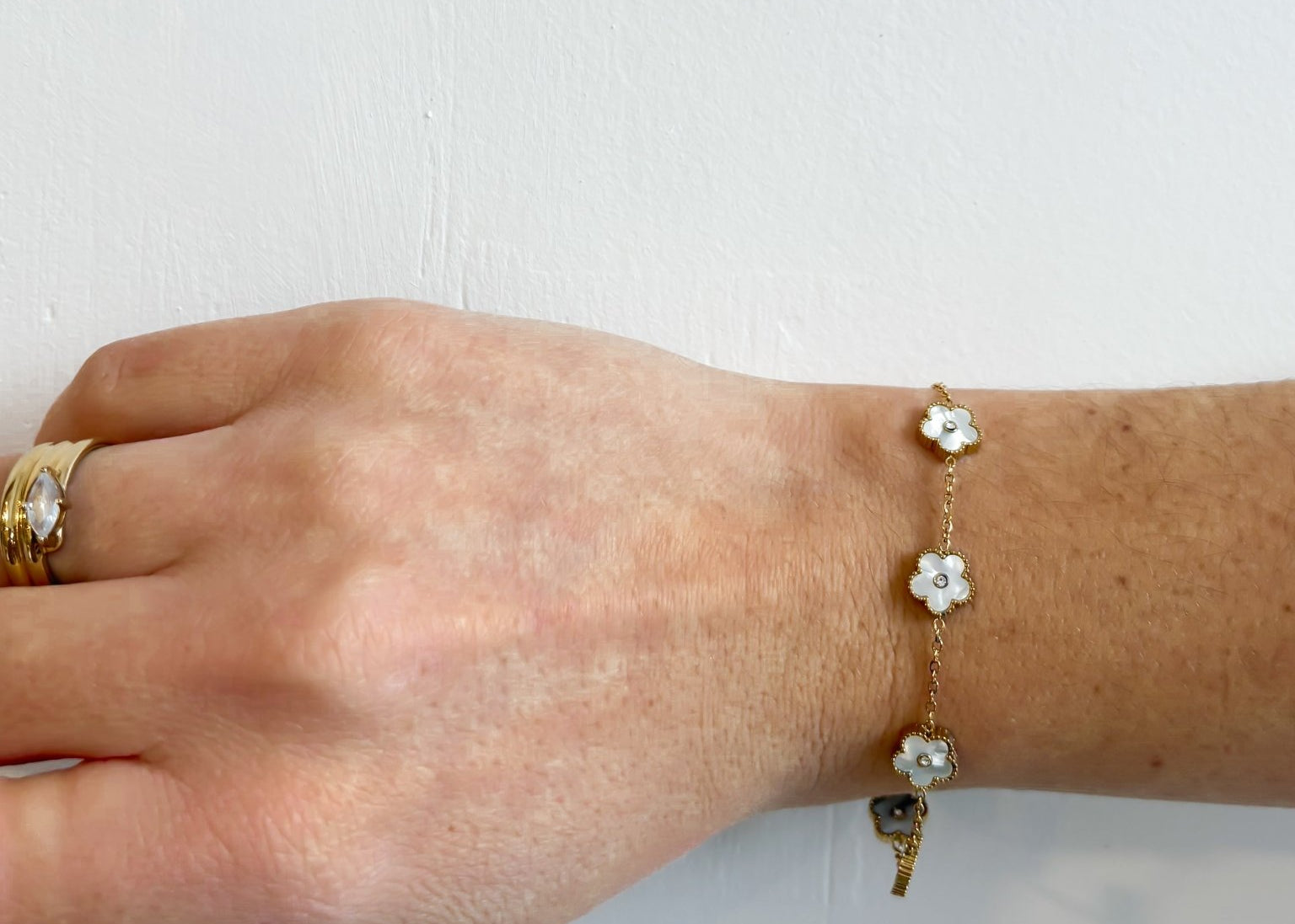 Clover & Opal Bracelet in 18K Gold Plated - Love and Lee Apparel
