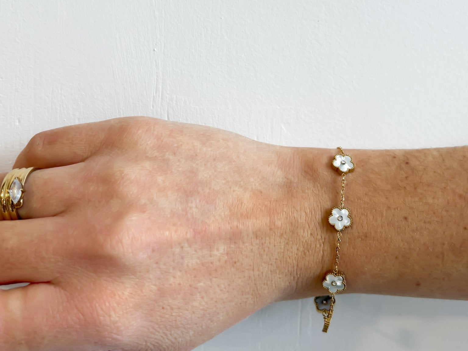 Clover & Opal Bracelet in 18K Gold Plated - Love and Lee Apparel