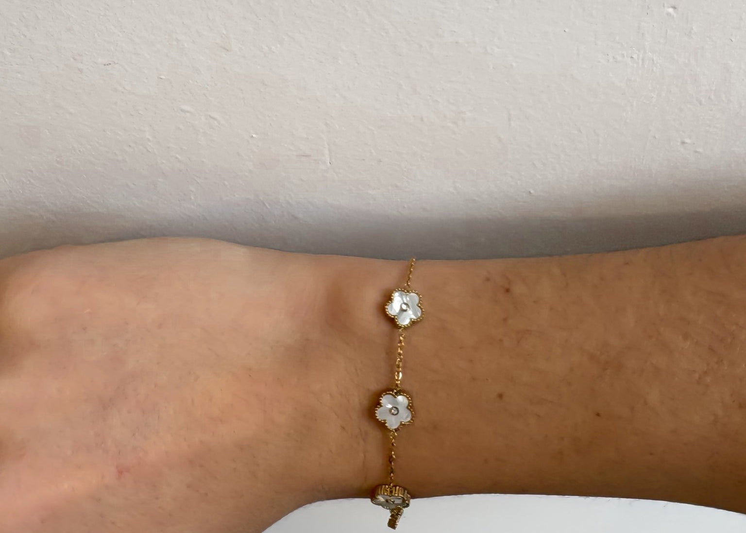 Clover & Opal Bracelet in 18K Gold Plated - Love and Lee Apparel