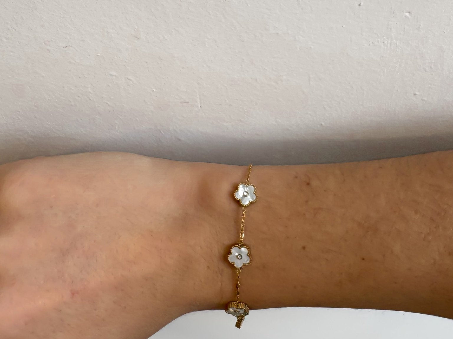 Clover & Opal Bracelet in 18K Gold Plated - Love and Lee Apparel