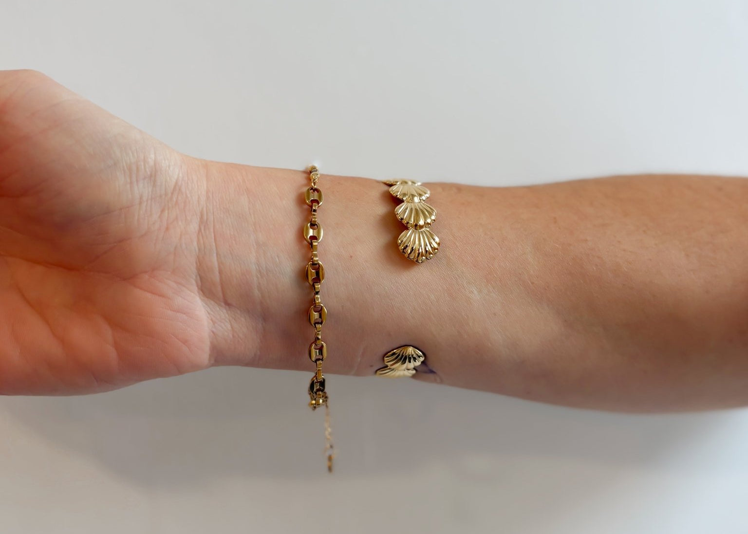 Seashell Bangle Bracelet 18K Gold - Love and Lee Apparel