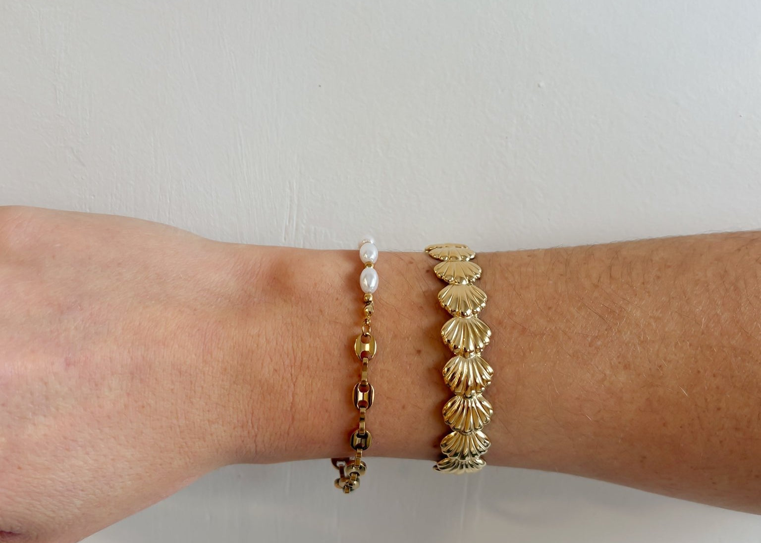 Seashell Bangle Bracelet 18K Gold - Love and Lee Apparel