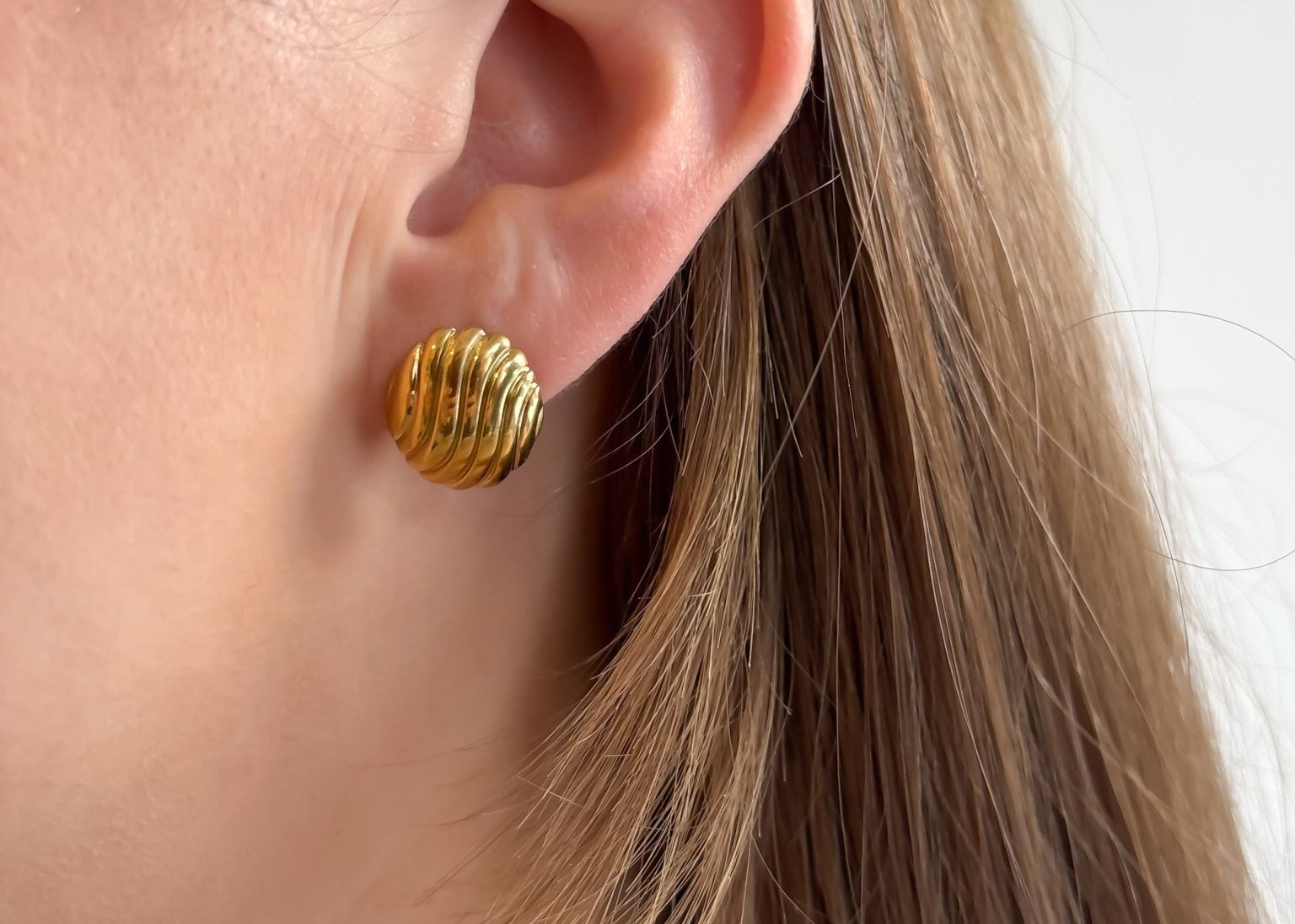 Wave Oval Stud Earrings 18K Gold Plated - Love and Lee Apparel