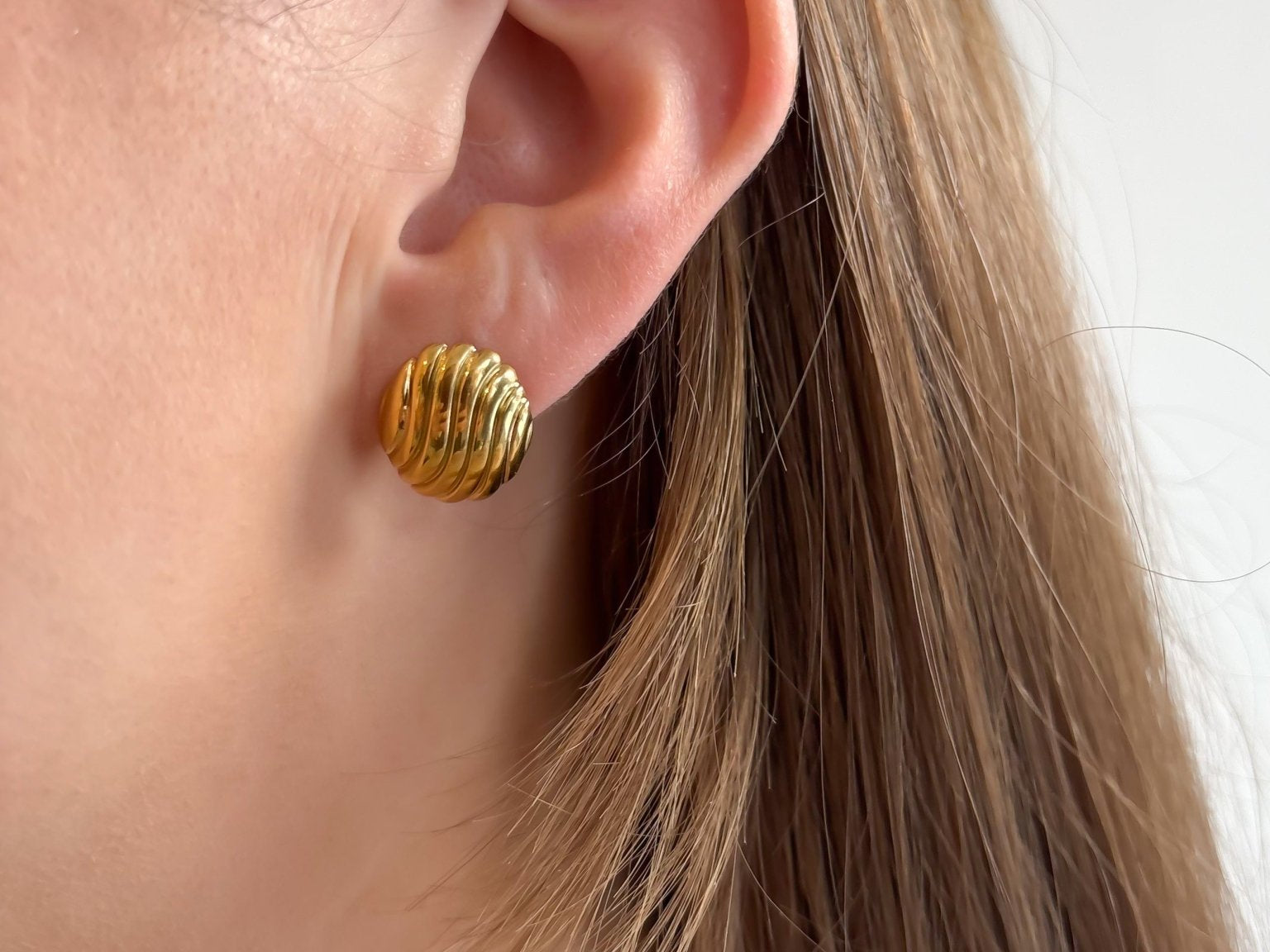 Wave Oval Stud Earrings 18K Gold Plated - Love and Lee Apparel