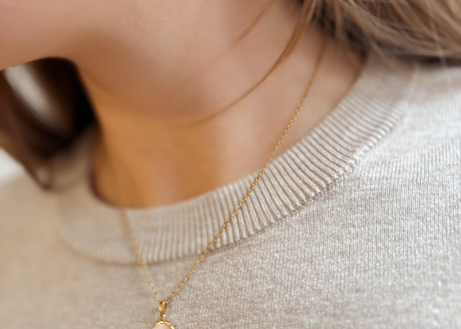 Geometric Oval Shaped Pendant Necklace with Rose Quartz 18K Gold Plated - Love and Lee Apparel