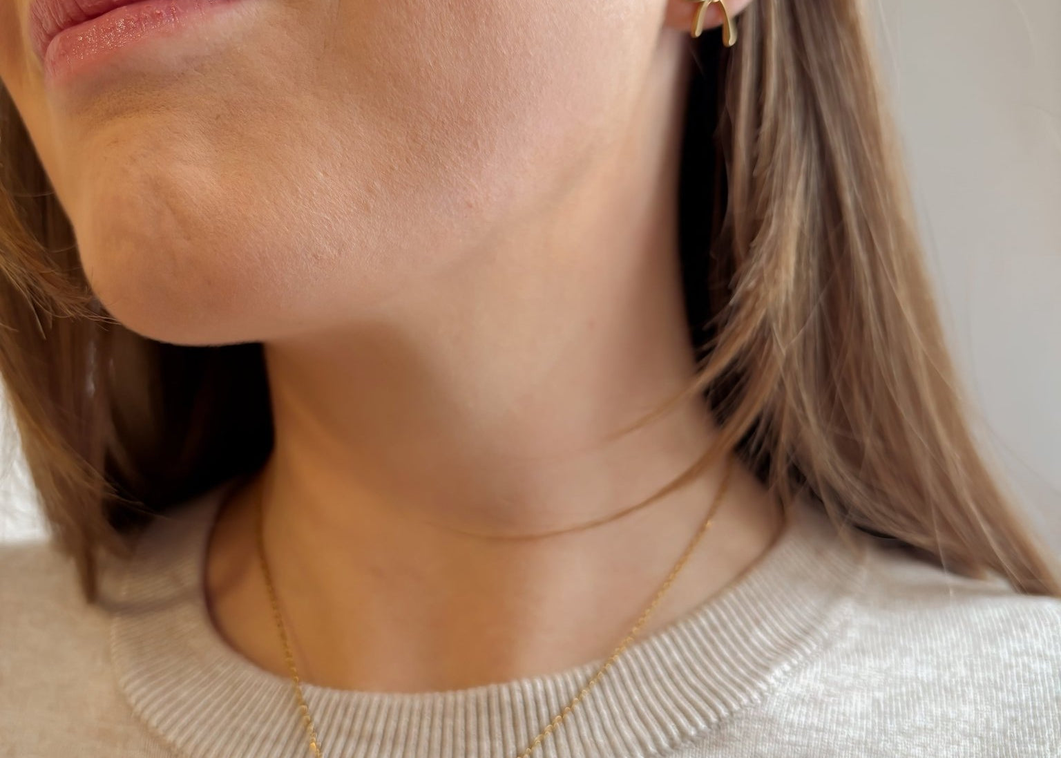 Geometric Oval Shaped Pendant Necklace with Rose Quartz 18K Gold Plated - Love and Lee Apparel