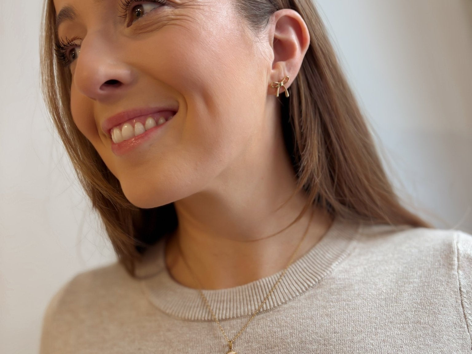 Geometric Oval Shaped Pendant Necklace with Rose Quartz 18K Gold Plated - Love and Lee Apparel